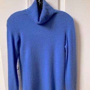 BLOOMINGDALES CASHMERE PERIWINKLE BLUE TURTLENECK SWEATER
